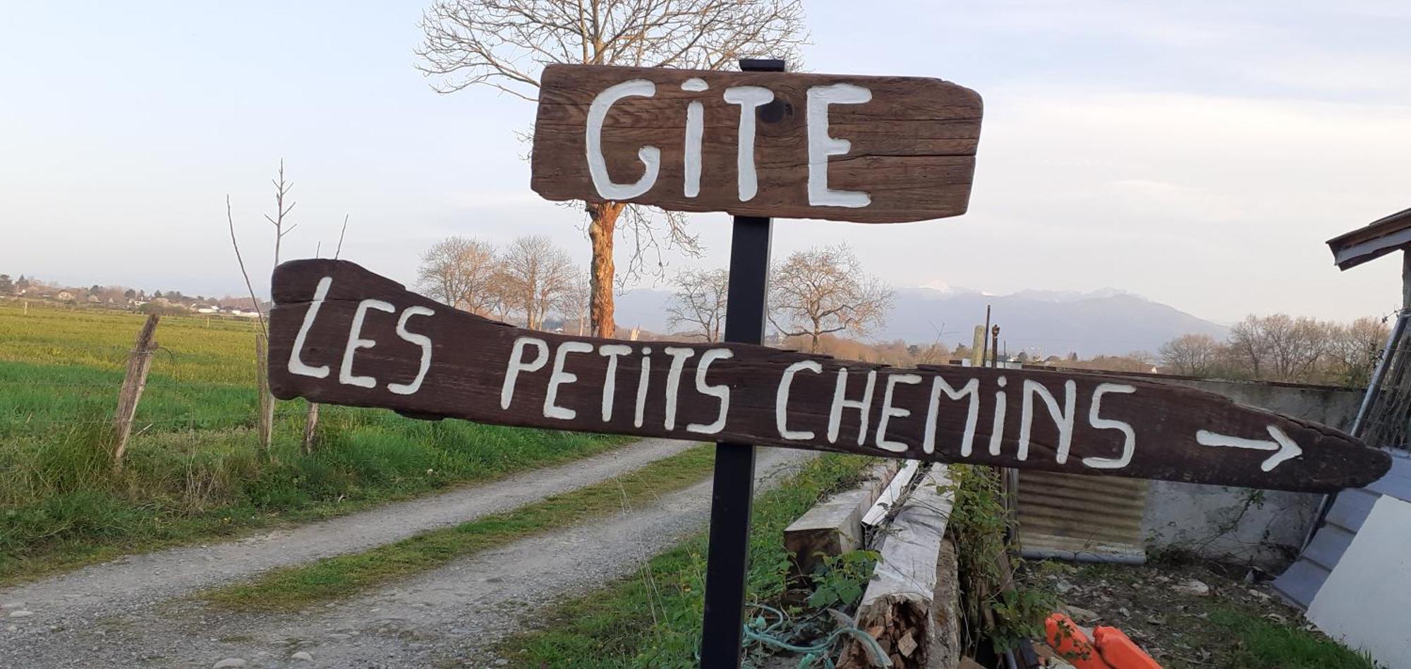 Gite Les Petits Chemins Ledeuix 客房 照片